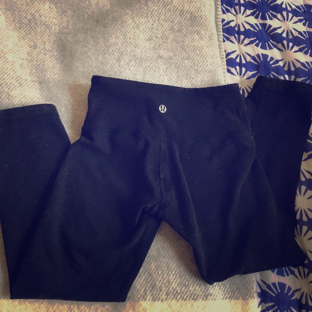 Lululemon black capris